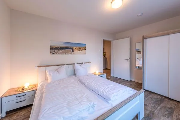 Ferienwohnung Müritz Charme Hafenresidenz Waren (Müritz) - Schlafzimmer mit Doppelbett  Müritz Charme