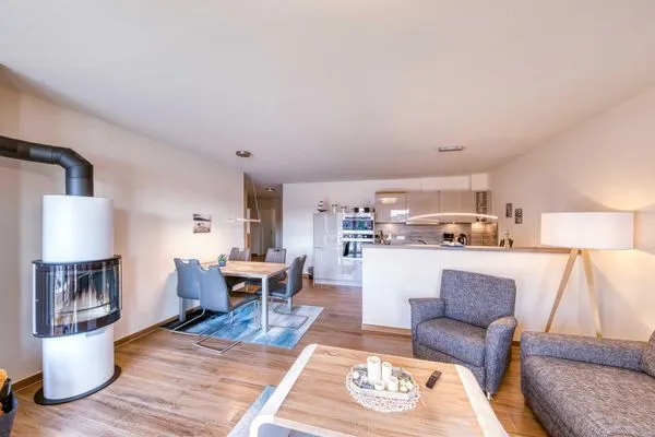 Ferienwohnung Müritz Charme Hafenresidenz Waren (Müritz) - Wohnzimmer mit Kamin  Müritz Charme