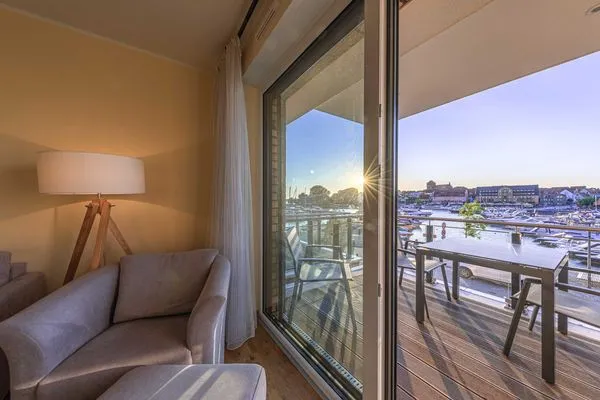 Ferienwohnung Hafenidylle Hafenresidenz Waren (Müritz) - Wohnzimmer mit Seeblick  Hafenidylle
