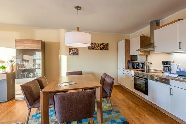 Ferienwohnung Hafenidylle Hafenresidenz Waren (Müritz) - Küche mit Essbereich  Hafenidylle