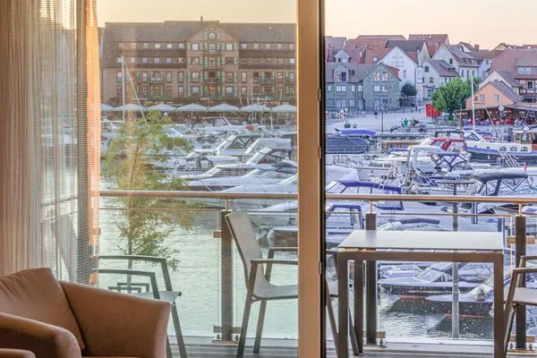 Ferienwohnung Hafenidylle Hafenresidenz Waren (Müritz) - Balkon am Wasser  Hafenidylle