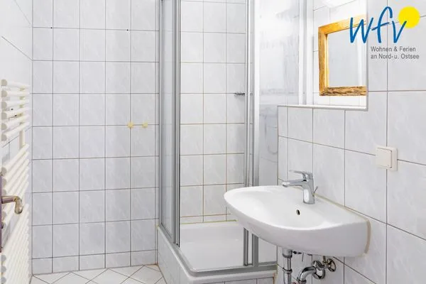 Badezimmer Ferienhaus am Gutspark Dranske Ferienwohnung Strandhafer