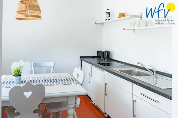 Küche / Küchenzeile Ferienhaus am Gutspark Dranske Ferienwohnung Strandflieder