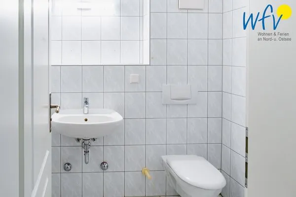 Badezimmer Ferienhaus am Gutspark Dranske Ferienwohnung Seegras