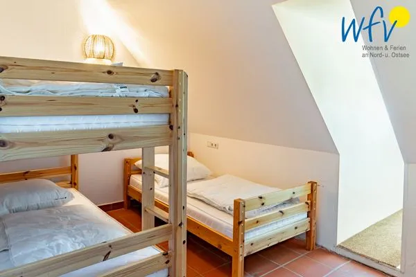 Schlafzimmer Ferienhaus am Gutspark Dranske Ferienwohnung Seegras