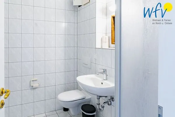 Badezimmer Ferienhaus am Gutspark Dranske Ferienwohnung Sonnengarten