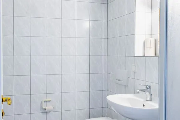 Badezimmer Ferienhaus am Gutspark Dranske Ferienwohnung Sonnengarten