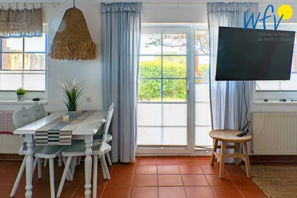 Wohnzimmer Ferienhaus am Gutspark Dranske Ferienwohnung Sonnengarten