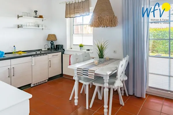 Küche / Küchenzeile Ferienhaus am Gutspark Dranske Ferienwohnung Sonnengarten