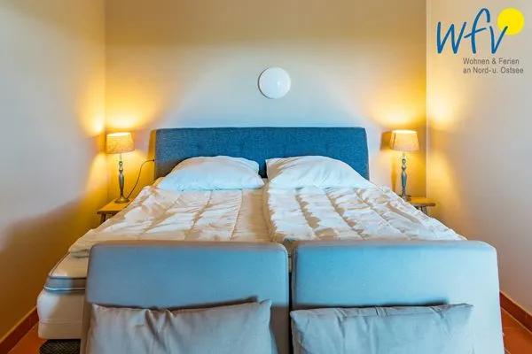 Schlafzimmer Ferienhaus am Gutspark Dranske Ferienwohnung Sonnengarten