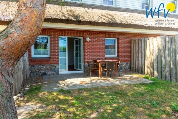 Terrasse Ferienhaus am Gutspark Dranske Ferienwohnung Sonnengarten