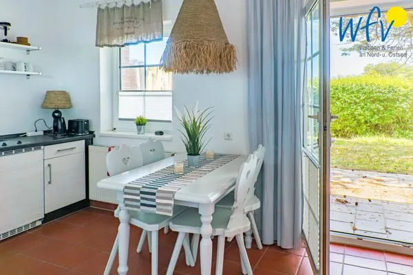 Küche / Küchenzeile Ferienhaus am Gutspark Dranske Ferienwohnung Sonnengarten