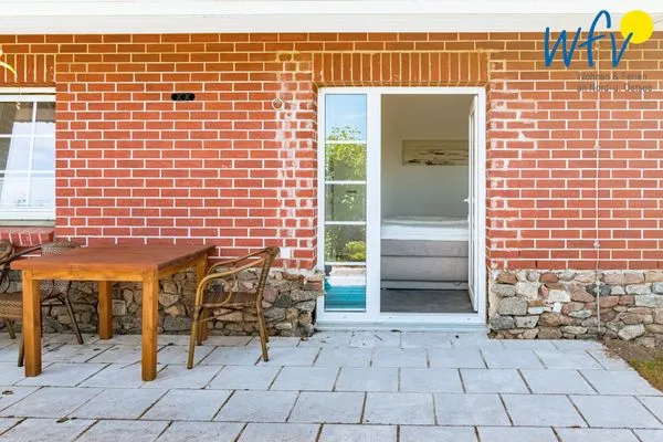 Terrasse Ferienhaus am Gutspark Dranske Ferienwohnung Sonnentag