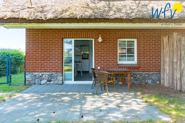 Terrasse Ferienhaus am Gutspark Dranske Ferienwohnung Sonnentag