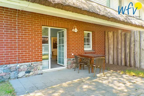 Terrasse Ferienhaus am Gutspark Dranske Ferienwohnung Sonnentag