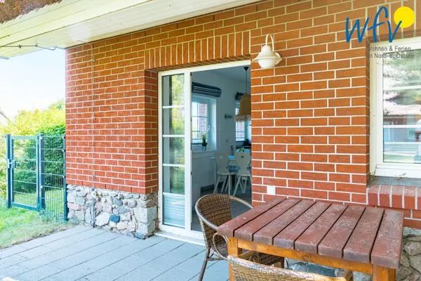 Terrasse Ferienhaus am Gutspark Dranske Ferienwohnung Sonnentag