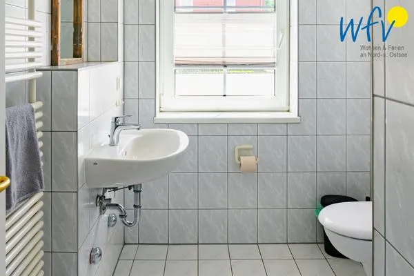 Badezimmer Ferienhaus am Gutspark Dranske Ferienwohnung Sonnenmeer