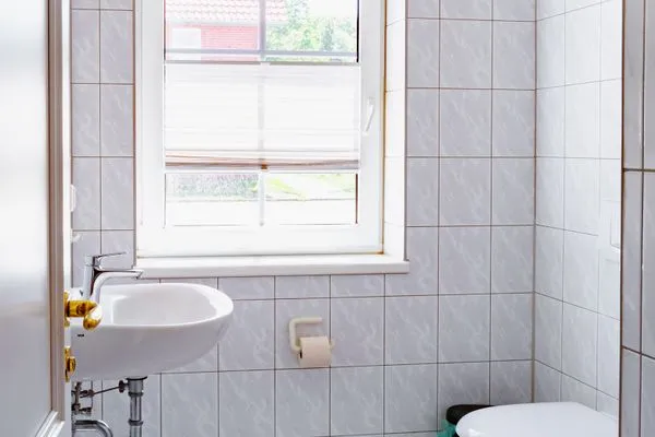 Badezimmer Ferienhaus am Gutspark Dranske Ferienwohnung Sonnenmeer
