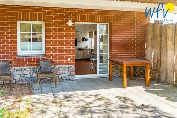 Terrasse Ferienhaus am Gutspark Dranske Ferienwohnung Sonnenmeer