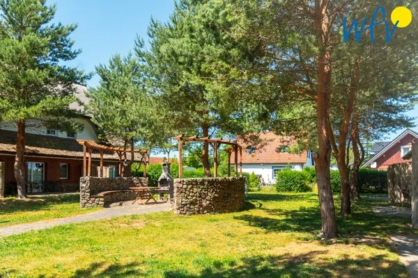 Hauptansicht Ferienhaus am Gutspark Dranske Ferienwohnung Sonnenmeer