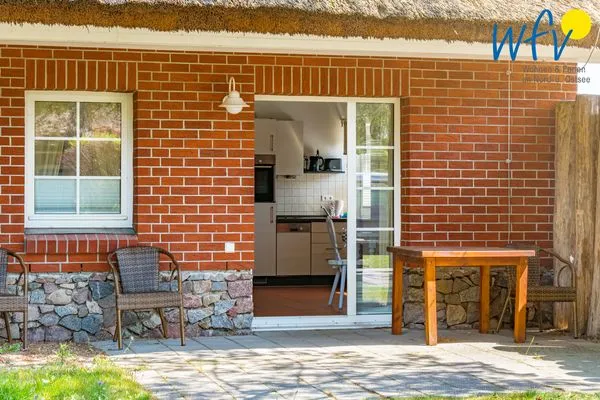 Terrasse Ferienhaus am Gutspark Dranske Ferienwohnung Sonnenmeer