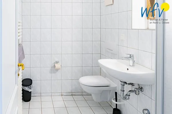 Badezimmer Ferienhaus am Gutspark Dranske Ferienwohnung Sonnenkuss