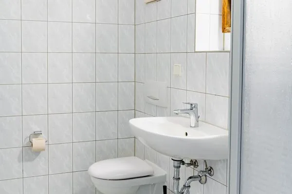 Badezimmer Ferienhaus am Gutspark Dranske Ferienwohnung Sonnenkuss