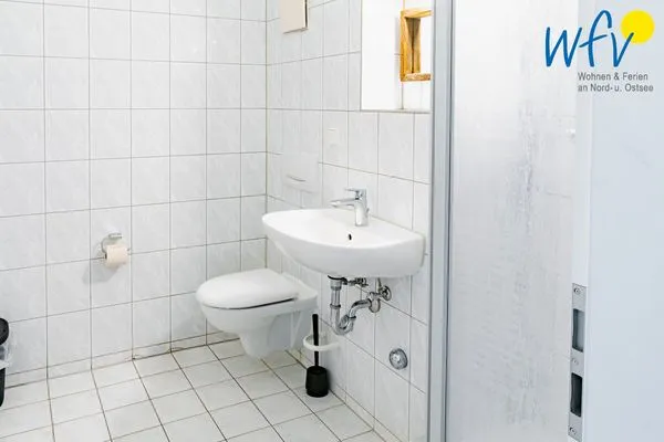 Badezimmer Ferienhaus am Gutspark Dranske Ferienwohnung Sonnenkuss