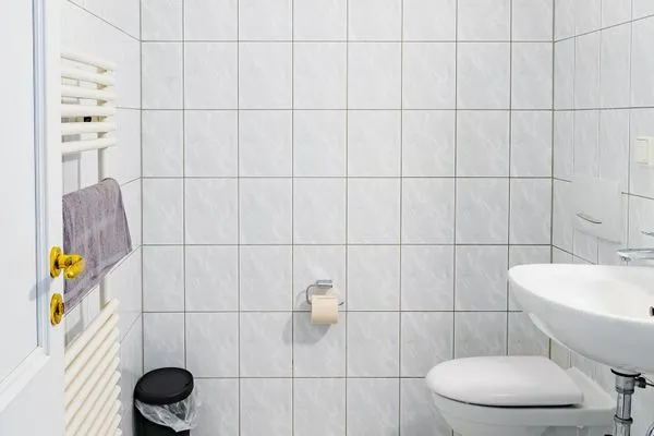 Badezimmer Ferienhaus am Gutspark Dranske Ferienwohnung Sonnenkuss