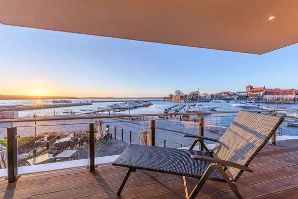Ferienwohnung Quartier Lounge Hafenresidenz Waren (Müritz) - Balkon mit Hafenblick  Quartier Lounge