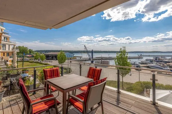Ferienwohnung Müritzoase Hafenresidenz Waren (Müritz) - Balkon mit Freisitz und Seeblick  Müritzoase