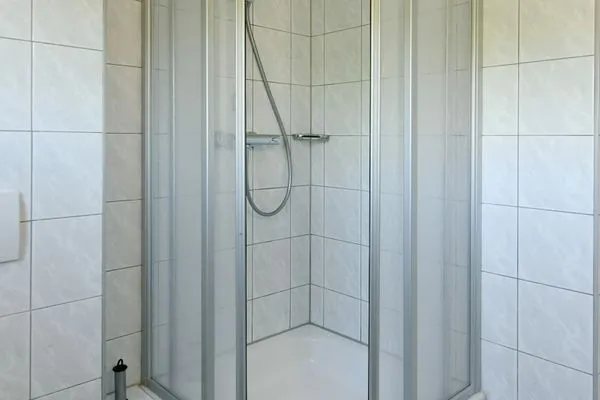 Badezimmer Ferienhaus am Gutspark Dranske Ferienwohnung Silbergras