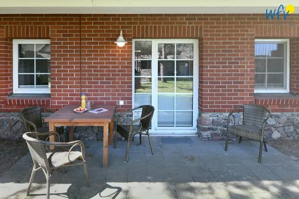 Terrasse Ferienhaus am Gutspark Dranske Ferienwohnung Heiderose