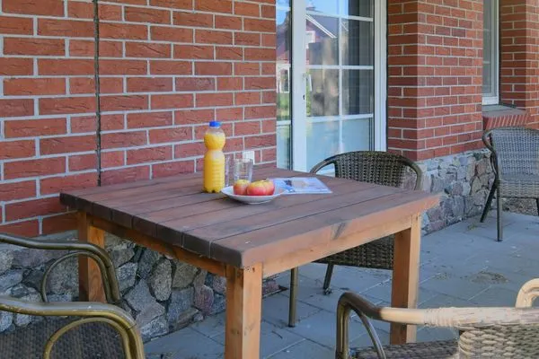 Terrasse Ferienhaus am Gutspark Dranske Ferienwohnung Heiderose