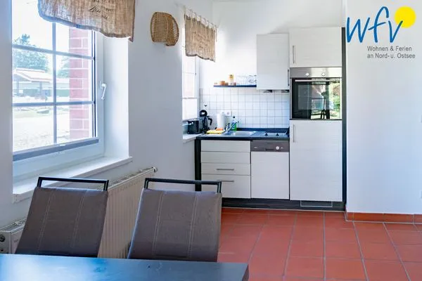 Küche / Küchenzeile Ferienhaus am Gutspark Dranske Ferienwohnung Strandroggen