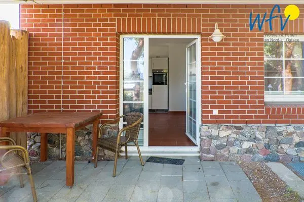 Terrasse Ferienhaus am Gutspark Dranske Ferienwohnung Strandroggen