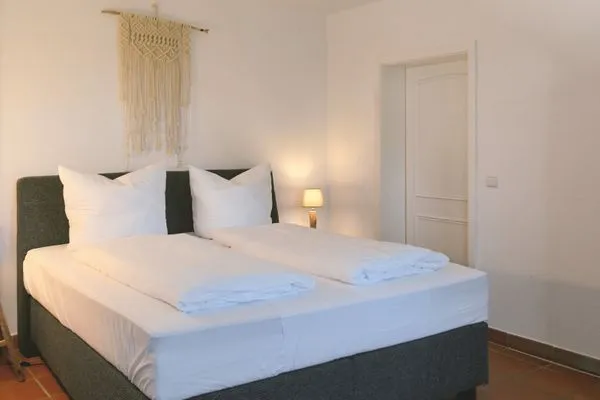 Schlafzimmer Ferienhaus am Gutspark Dranske Ferienwohnung Strandflieder