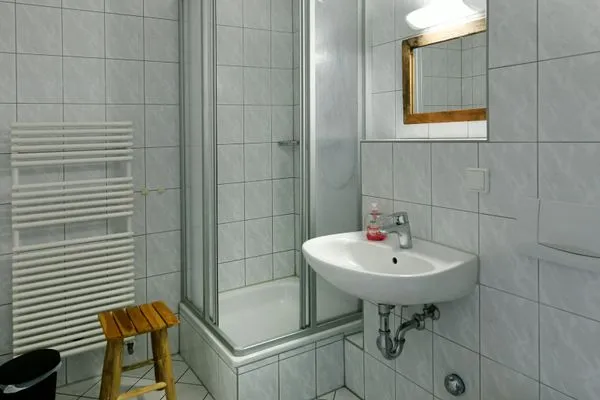 Badezimmer Ferienhaus am Gutspark Dranske Ferienwohnung Sandglöckchen