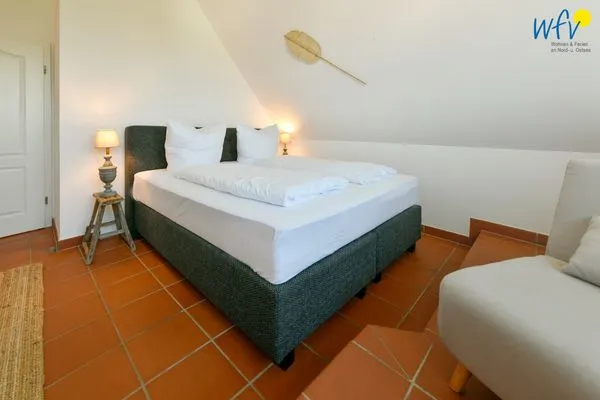 Schlafzimmer Ferienhaus am Gutspark Dranske Ferienwohnung Sonnendistel