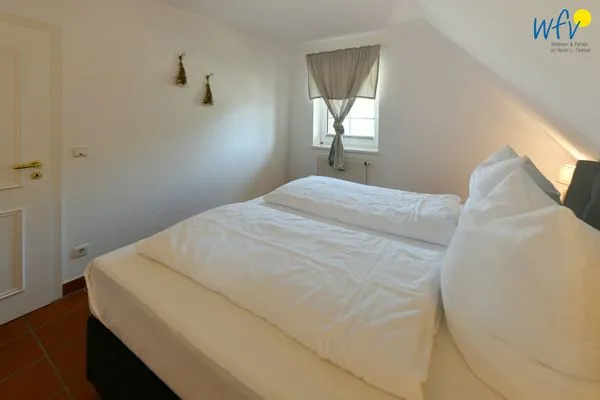 Schlafzimmer Ferienhaus am Gutspark Dranske Ferienwohnung Strandkamille