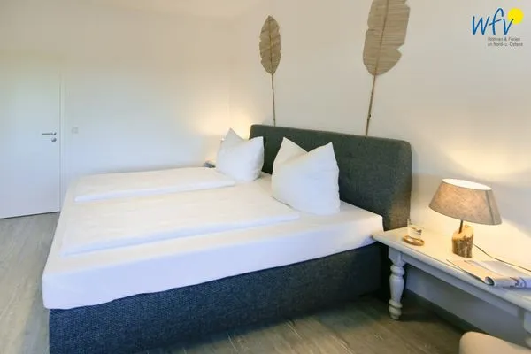 Schlafzimmer Ferienhaus am Gutspark Dranske Ferienwohnung Sonnenaufgang