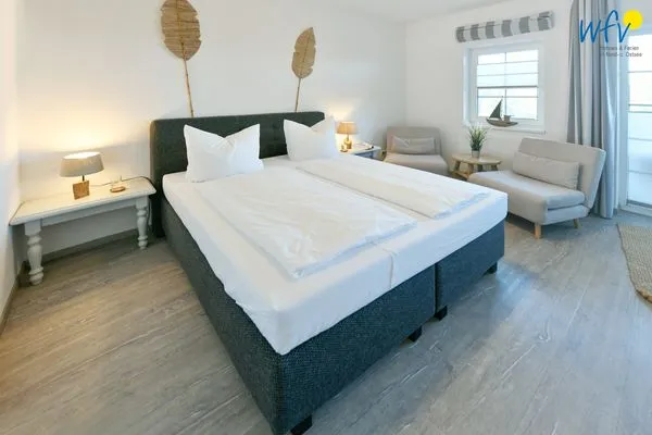 Schlafzimmer Ferienhaus am Gutspark Dranske Ferienwohnung Sonnenaufgang