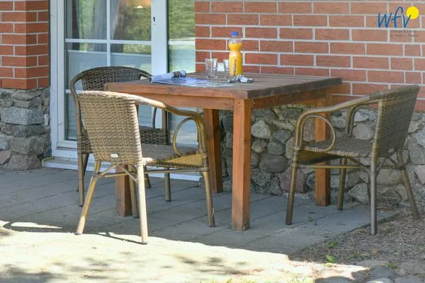 Terrasse Ferienhaus am Gutspark Dranske Ferienwohnung Sonnenschein