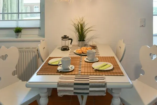 Essbereich Ferienhaus am Gutspark Dranske Ferienwohnung Sonnenschein