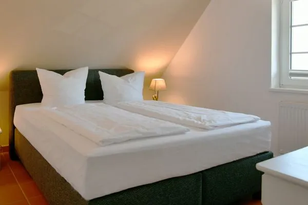 Schlafzimmer Ferienhaus am Gutspark Dranske Ferienwohnung Sonnenmorgen