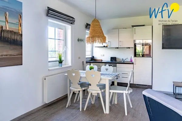 Küche / Küchenzeile Ferienhaus am Gutspark Dranske Ferienwohnungen Sonnenaufgang und Sonnentag