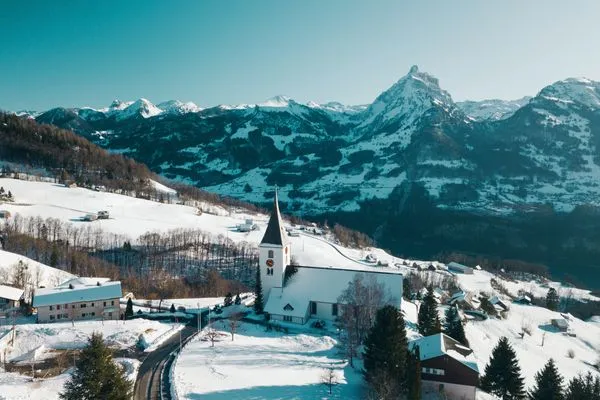 Bird's eye view  Gruppenunterkunft Mürtschenblick