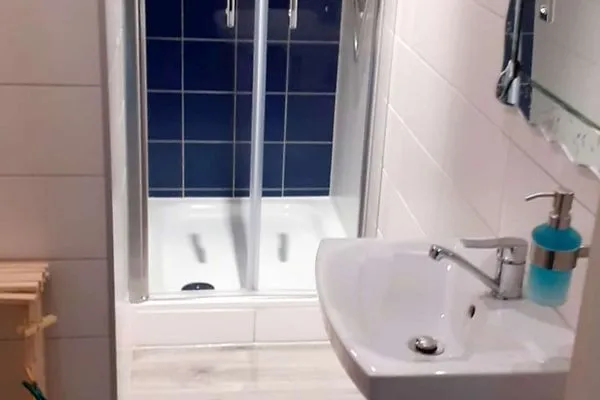 Badezimmer Villa Sanssouci Ferienwohnung Bernstein