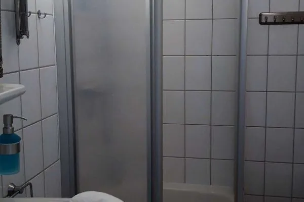 Badezimmer Villa Sanssouci Ferienwohnung Heckenrose