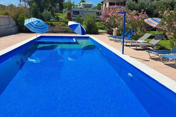 Pool  Ithaka 3